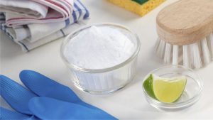 Làm trắng dây chuyền bạc bằng chanh và muối